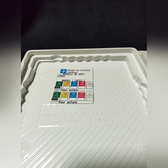 MIRACLE ON 34TH STREET - VHS 1994 - RATED PG - Picture 6 of 7